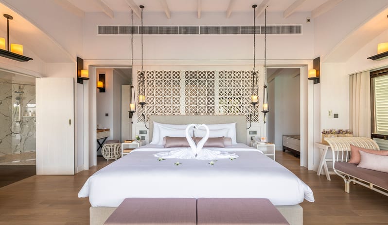 ROMANCE SEA VIEW BED